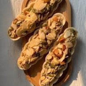 Bánh Thuyền Bát Hạt